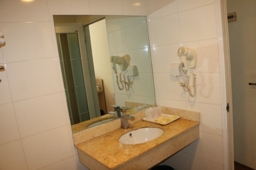 Yixin Business Hotel Гуанчжоу Экстерьер фото